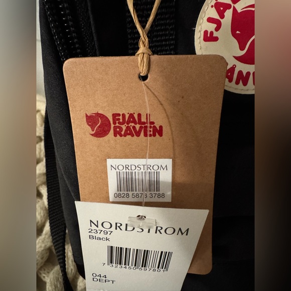 Fjallraven Kankeb Sling Black NEW WITH TAGS - Picture 2 of 8